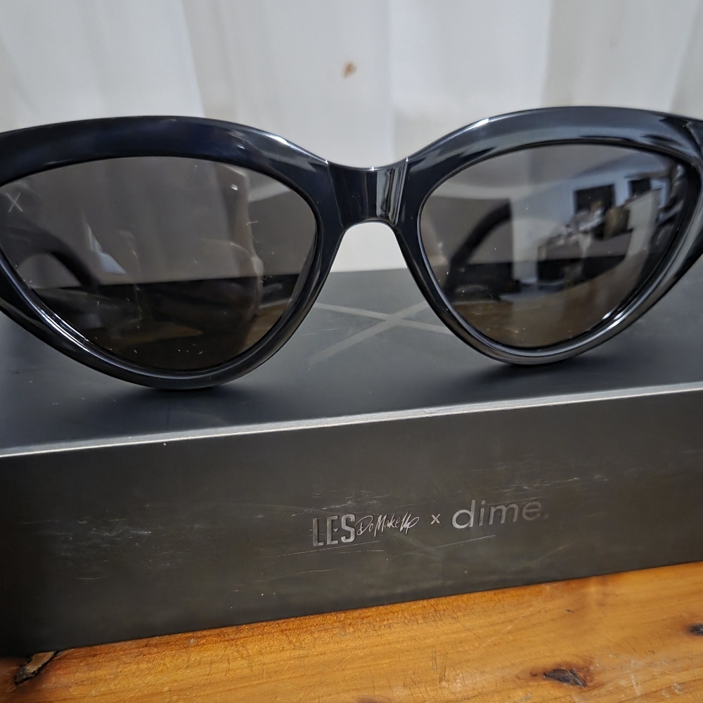 LesDoMakeul Dime Black Cat Eye Sunglasses
